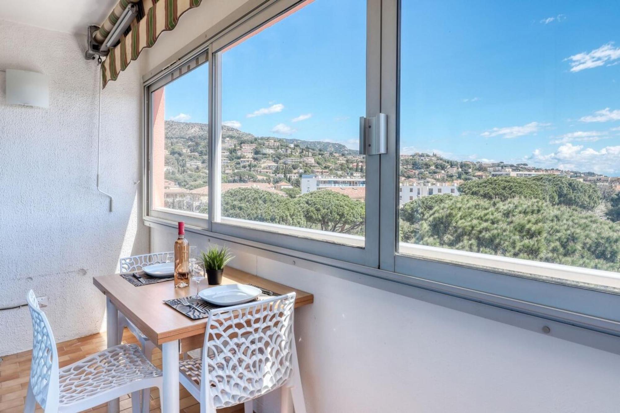 T2 600 M From The Beach! Air-Conditioned Le Lavandou Kültér fotó